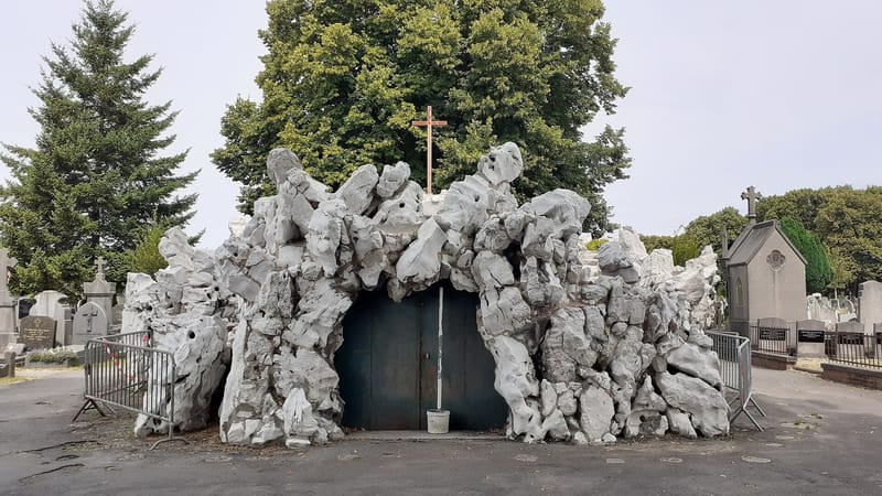 Roubaix — Calvaire et crypte des doyens et curés des paroisses de Roubaix(1)