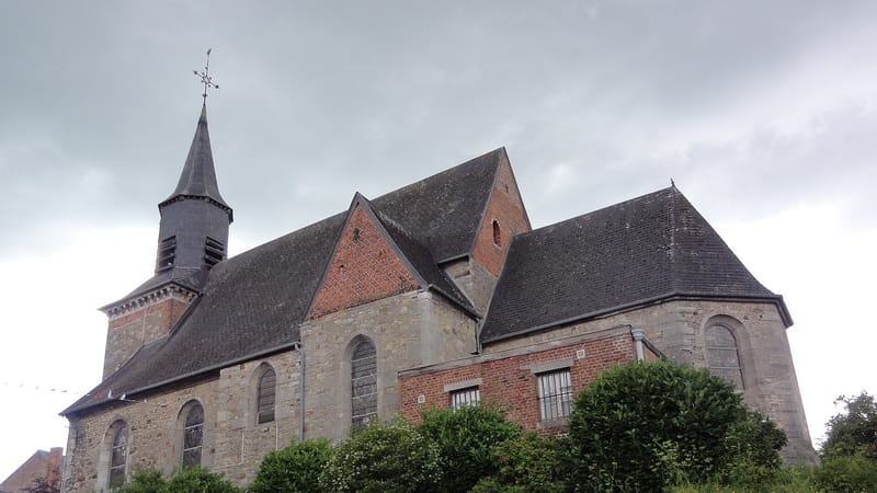 Sains-du-Nord — Sains-du-Nord (Nord, Fr) église, vue latérale