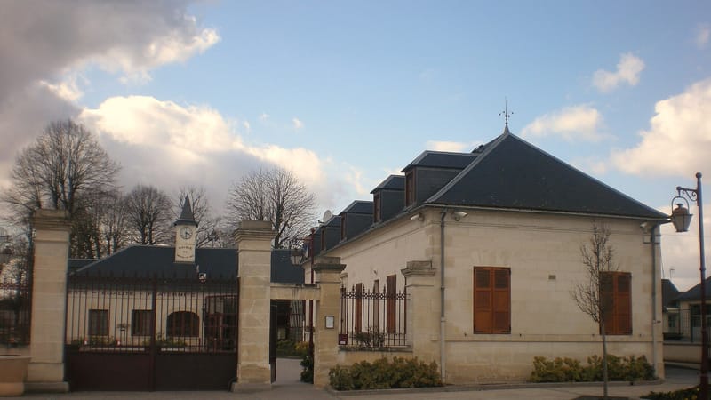 Breuil-le-Sec — Breuil-le-Sec - Mairie - Vue générale