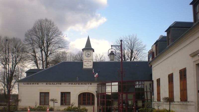 Breuil-le-Sec — Breuil-le-Sec - Mairie depuis la cour