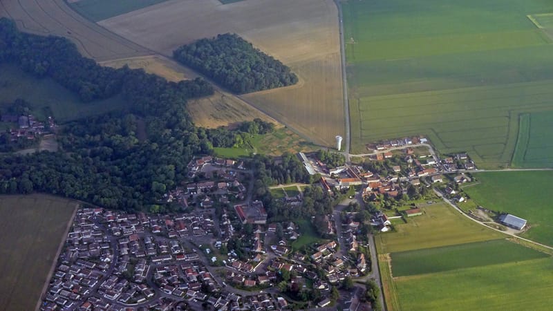 Clermont — Vue aérienne d'Auvillers, Neuilly-sous-Clermont 01
