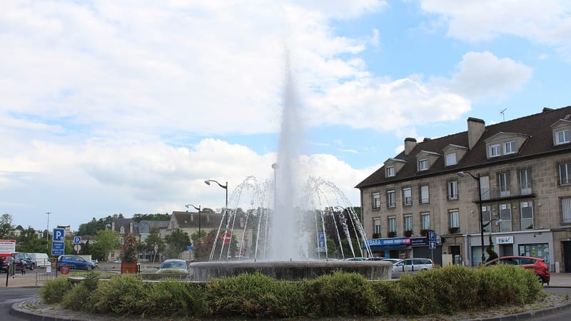 Creil — Fontaine place Carnot Creil 1