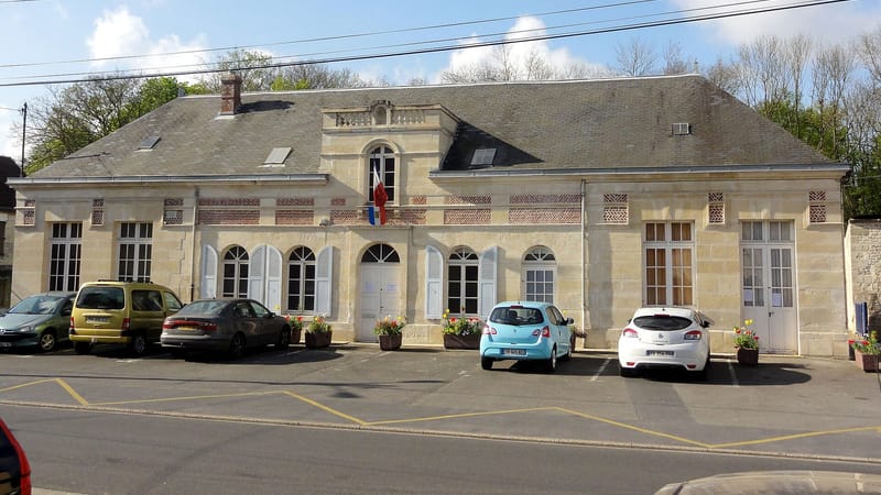 Monchy-Saint-Éloi — Monchy-Saint-Éloi (60), mairie, côté rue 2