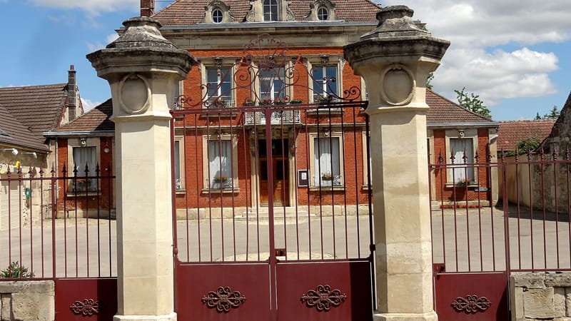 Pont-Sainte-Maxence — Sacy-le-Grand (60), mairie, rue Gambetta 2