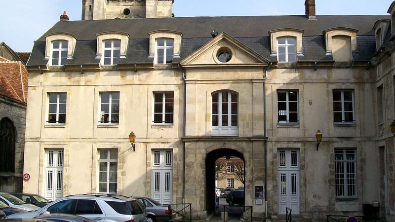 Senlis — Senlis (60), ancien séminaire, place Saint-Pierre
