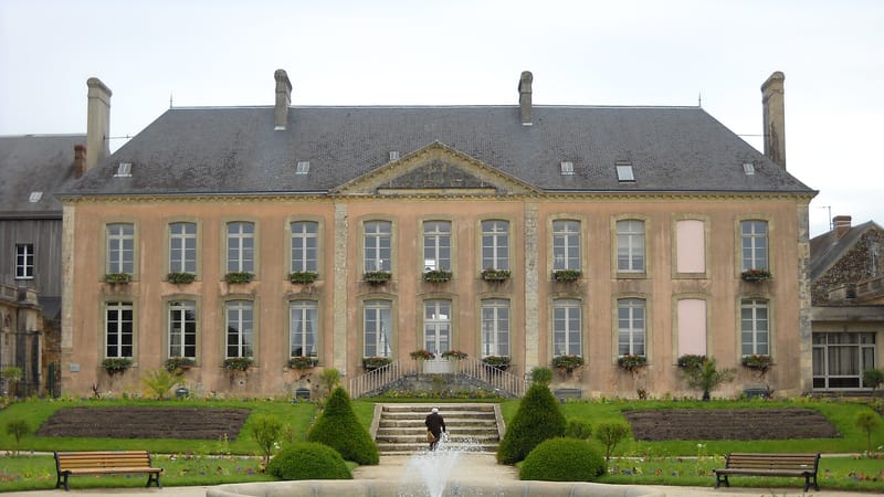 Mortagne-au-Perche — Mortagne-au-Perche - Town hall - 1