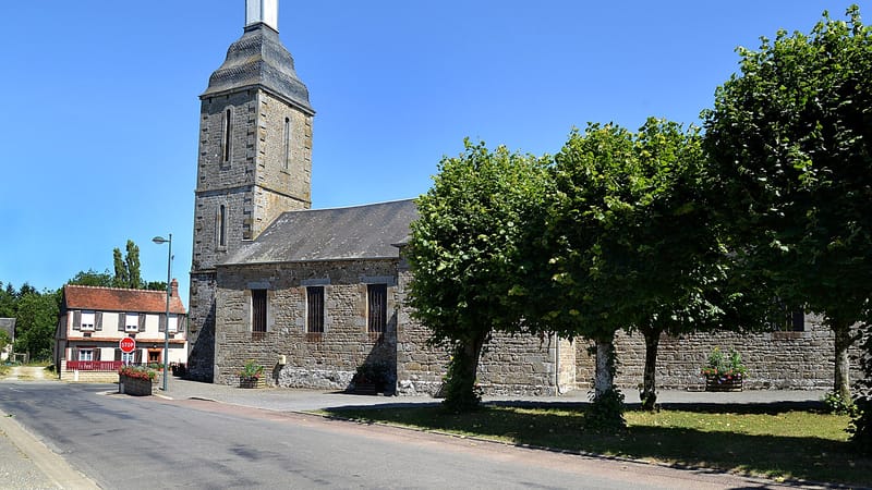 Pointel — Église Saint-Aubin de Pointel. Vue sud-est