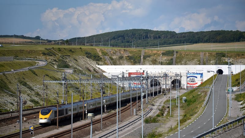 Coquelles — TGV TMST 3011-2 - Sortie Tunnel sous la Manche à Coquelles