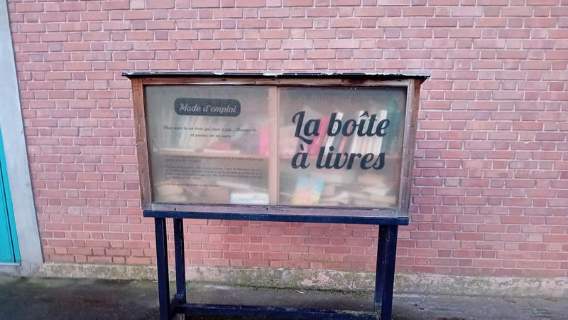 Hénin-Beaumont — Hénin-Beaumont - Rue Henri Caupin - boîte à livres