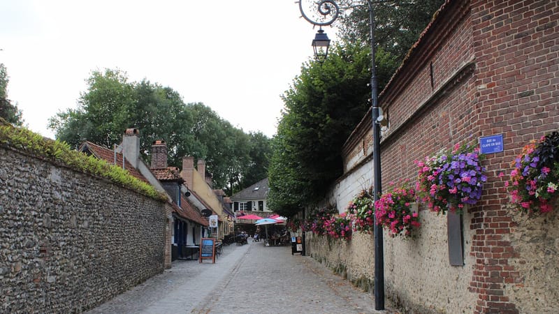 Montreuil-sur-Mer — Montreuil Rue du Clape en Bas
