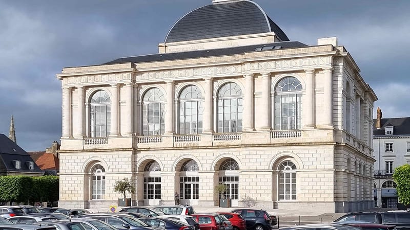 Saint-Omer — Saint-Omer - Hôtel de Ville (cropped)