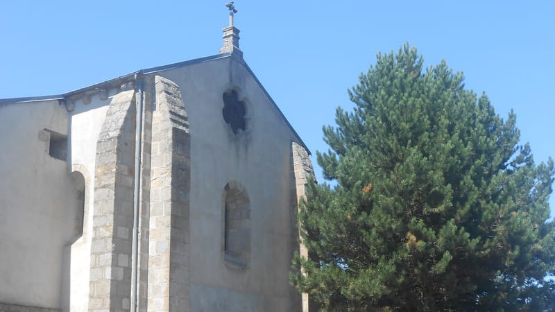Gouttières — Chevet église Saint-Pierre de Gouttières