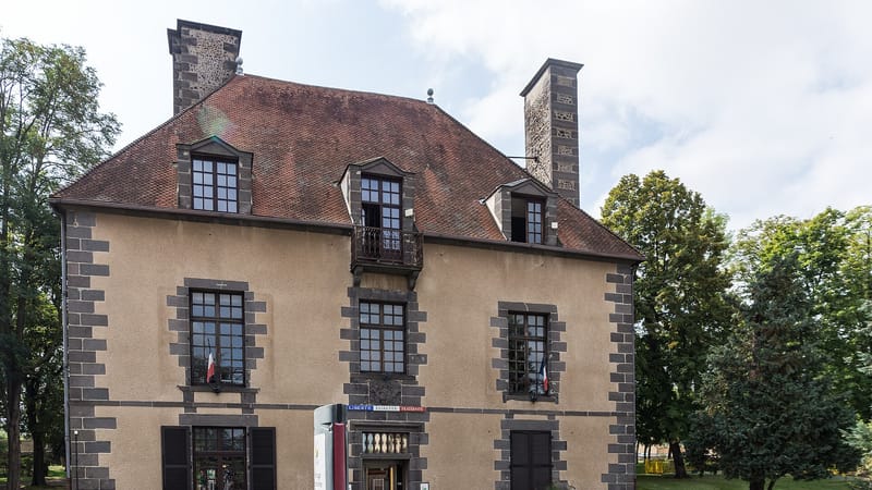 Lempdes — Lempdes - mairie 20220826-02