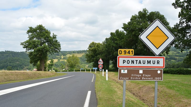 Pontaumur — Entrée de Pontaumur par la D 941 (ouest) 2023-07-02