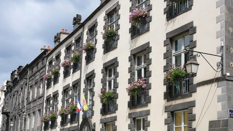 Riom — Riom - Hôtel de ville - Façade sur rue