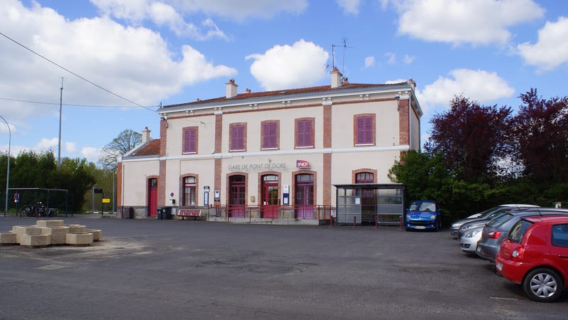 Thiers — Gare-Pont-de-Dore-avril-2016 01