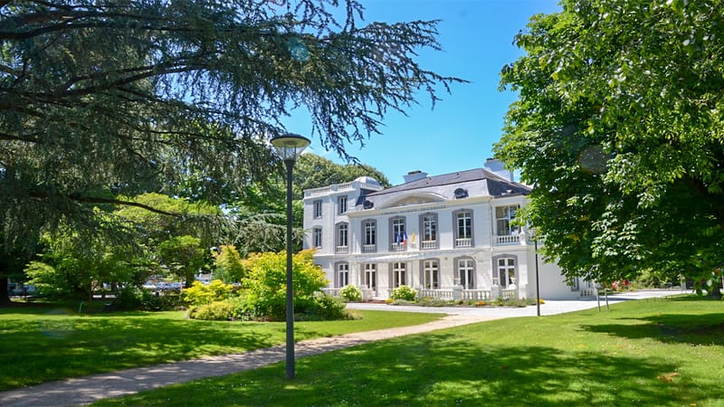 Billère — Hôtel de ville de Billère