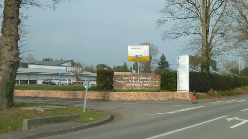 Montardon — Lycée agricole de Montardon vue de l'entrée