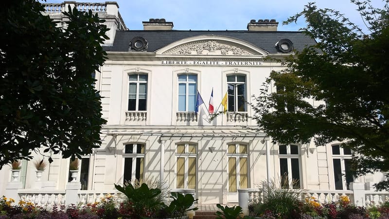 Pau — FaçadeMairieBillère
