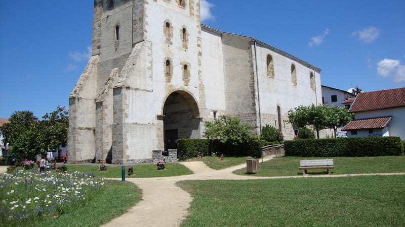 Saint-Pée-sur-Nivelle — Saint-Pée-sur-Nivelle (Pyr-Atl., Fr) église ext.