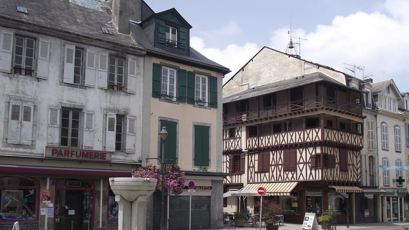 Bagnères-de-Bigorre — Place de Strasbourg (Bagnères-de-Bigorre, France)
