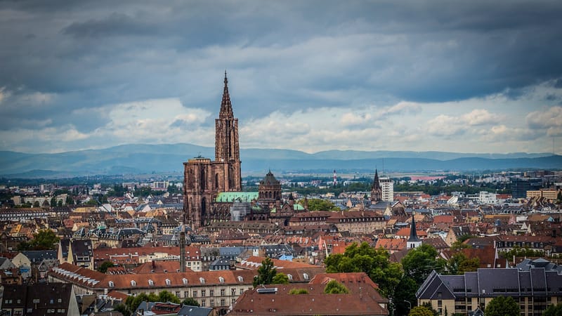 Strasbourg — Strasbourg vue aérienne vers la cathédrale septembre 2015