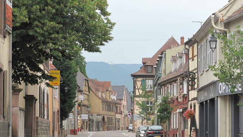 Wintzenheim — Wintzenheim, straatzicht1 Rue Clemenceau foto2 2013-07-24 09.46