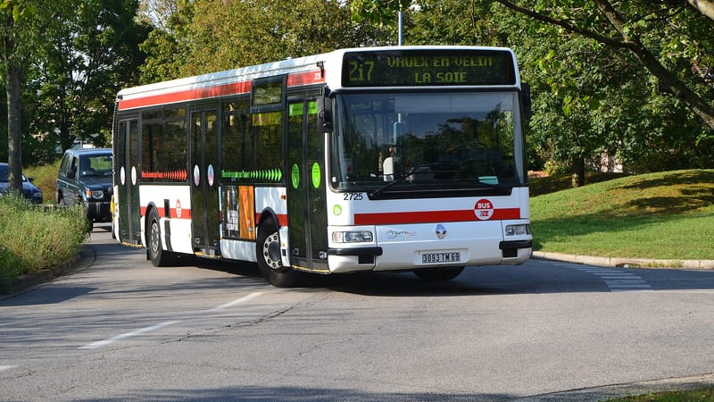Bron — Renault Agora S TCL n°2725 Bron Droits de l'Homme