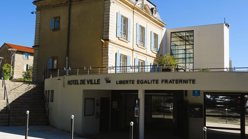 Limonest — Autre vue de la mairie de Limonest