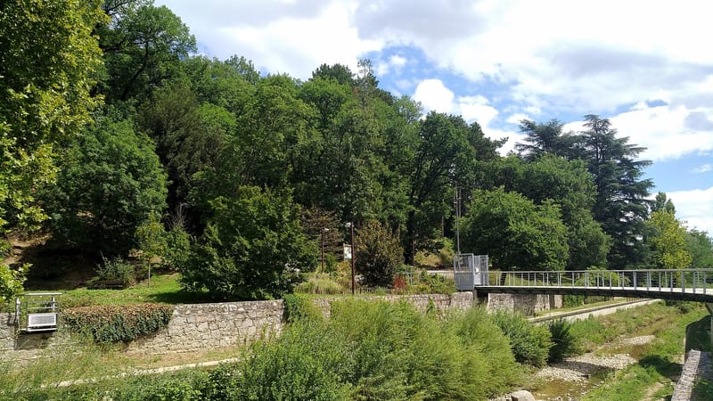 Oullins-Pierre-Bénite — Oullins - Vue sur l'Yzeron 3 (août 2019)