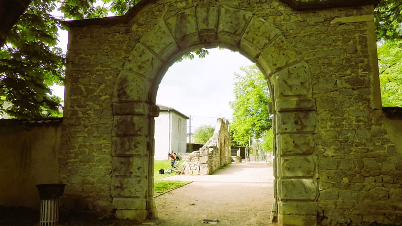 Saint-Genis-Laval — Porte d'entrée (vue de l'intérieur)