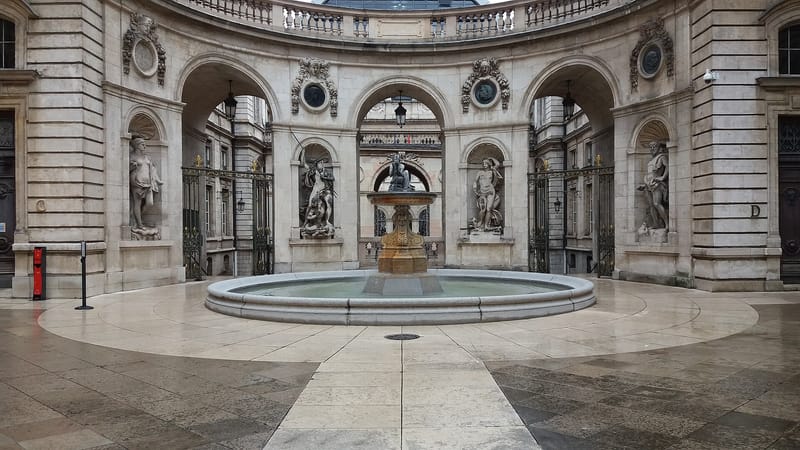 Lyon 1er Arrondissement — Lyon 1er - Hôtel de ville de Lyon - Cour haute - Fontaine d'Amphitrite