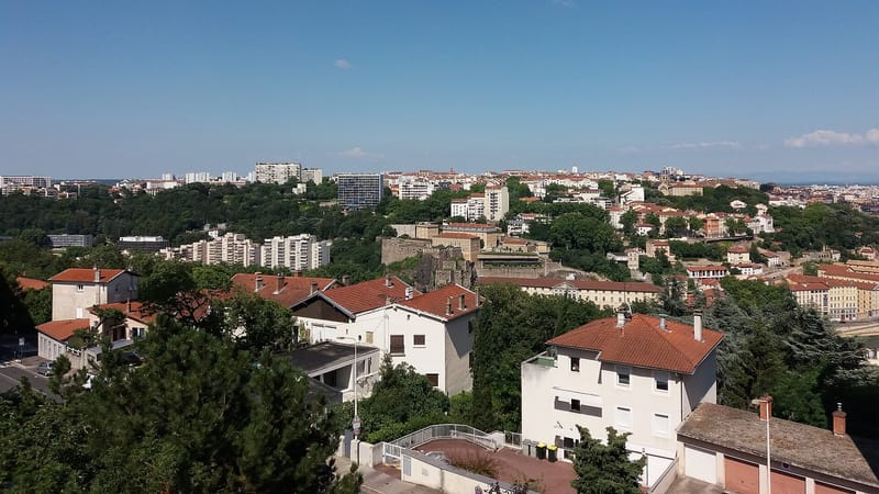 Lyon 9e Arrondissement — Fort de Loyasse - Bâtiment nord - Vue sur Lyon 9e et 1er