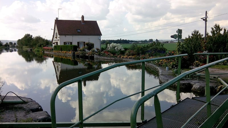 Fontaines — Canal du Centre - écluse de Fontaines
