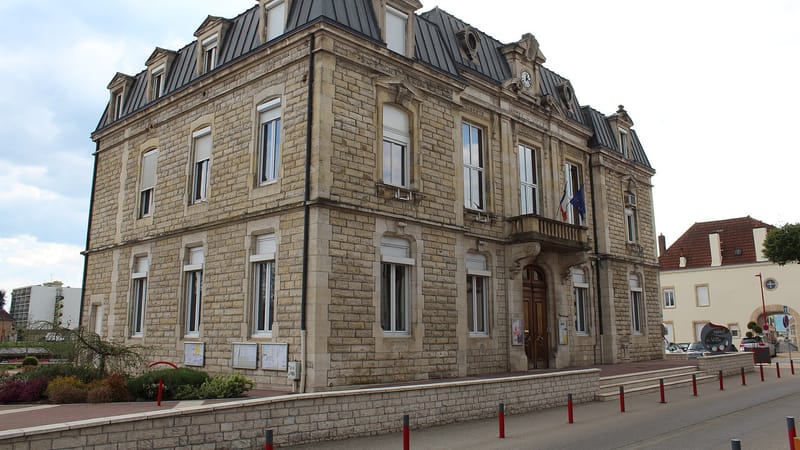 Gueugnon — Hôtel ville Gueugnon 14