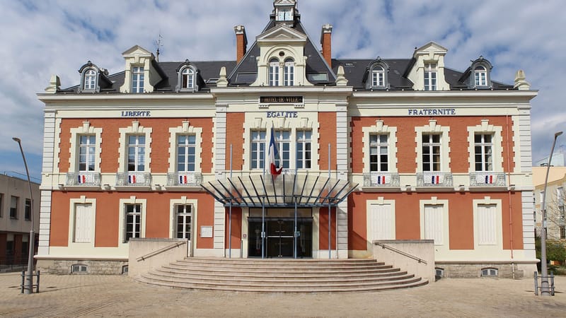 Montceau-les-Mines — Hôtel ville Montceau Mines 22