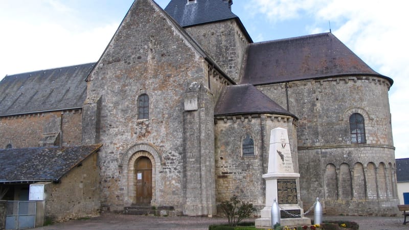 Bernay-Neuvy-en-Champagne — Neuvy-en-Champagne - Church - 2