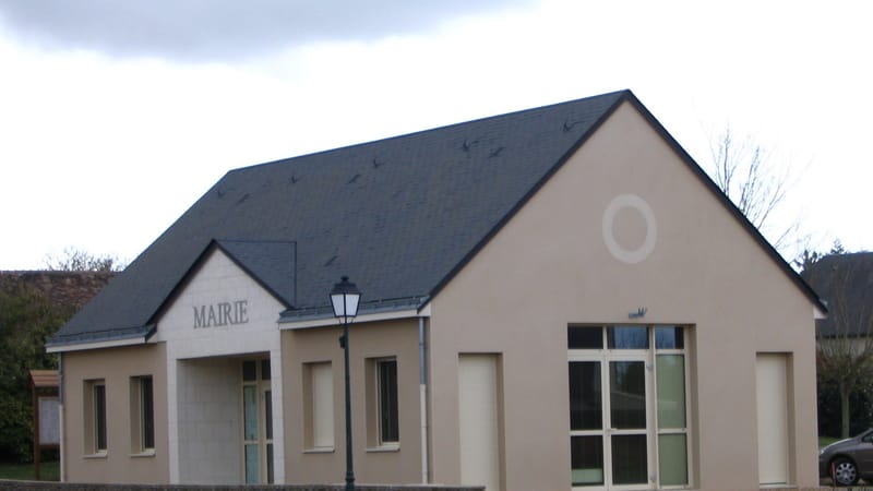 Bernay-Neuvy-en-Champagne — Neuvy-en-Champagne - Town hall