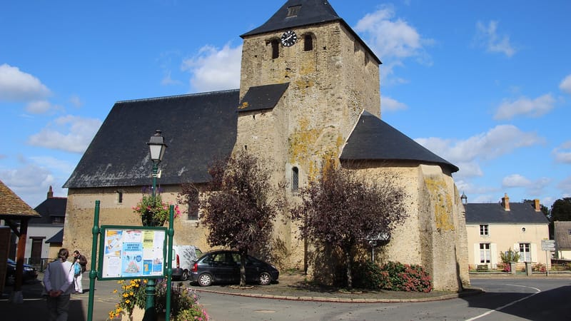 Sablé-sur-Sarthe — Église Saint-Jean-Baptiste de Courtillers (2) - Wiki takes Sablé et environs