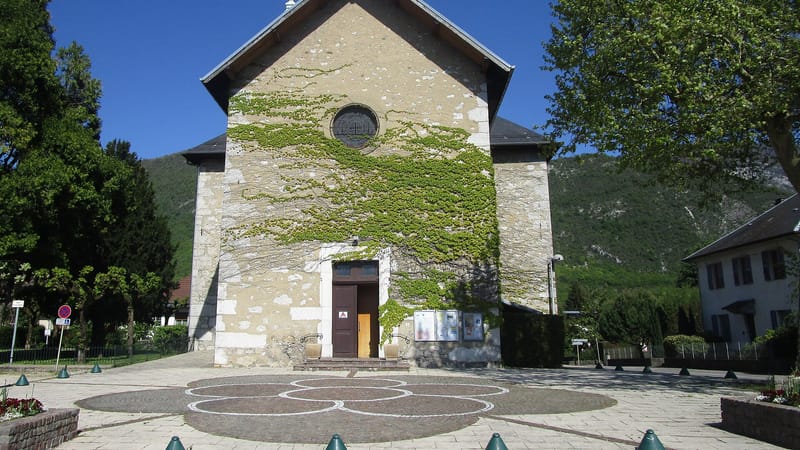 Challes-les-Eaux — Église - Challes-les-Eaux, 2016