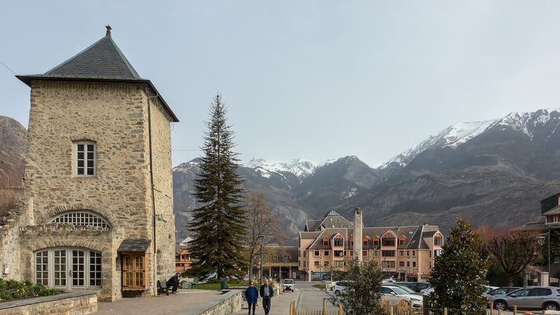 Saint-Jean-de-Maurienne — Saint-Jean-de-Maurienne - Place de la cathédrale - 1