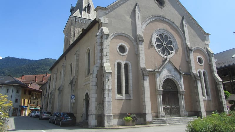 Ugine — Ugine - l'église Saint Laurent.