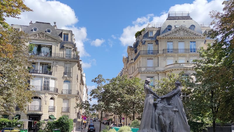 Paris 8e Arrondissement — Place de la Reine-Astrid Paris