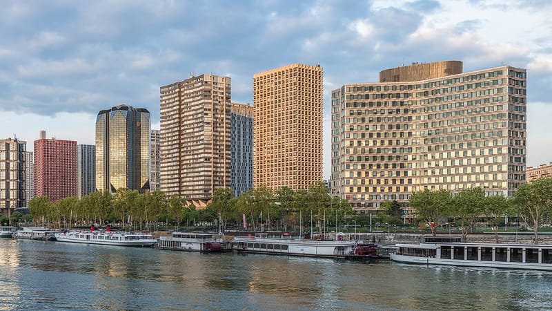 Paris 15e Arrondissement — Front de Seine as seen from Pont Mirabeau, 22 April 2014