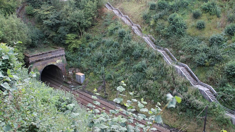 Barentin — Escalier d'accès des secours en cas d'accident dans un tunnel
