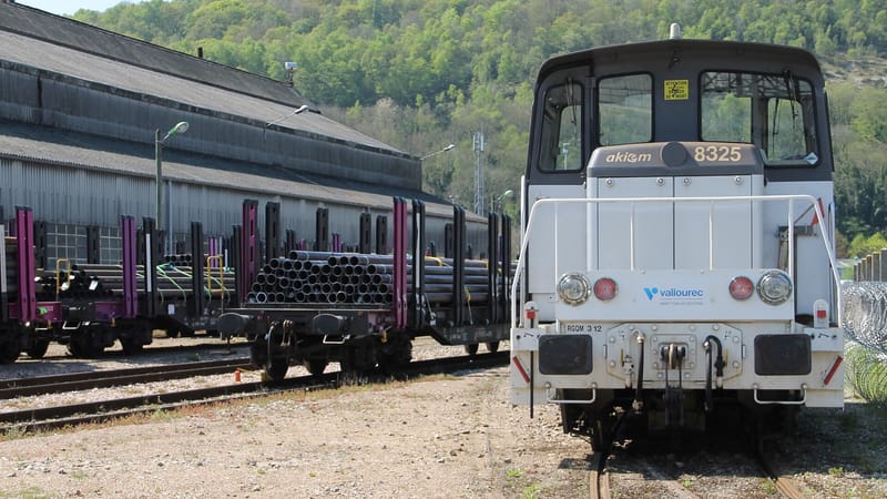 Déville-lès-Rouen — Locotracteur Y 8000 loué à Vallourec