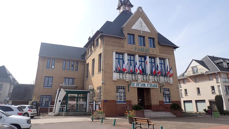 Franqueville-Saint-Pierre — Le Mesnil-Esnard, Hôtel de Ville