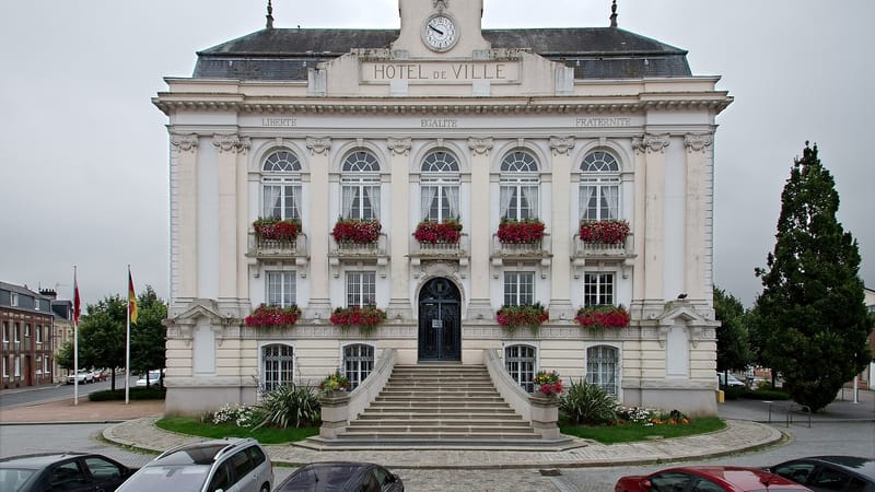 Yvetot — 28655277480 - Yvetot - Hôtel de ville