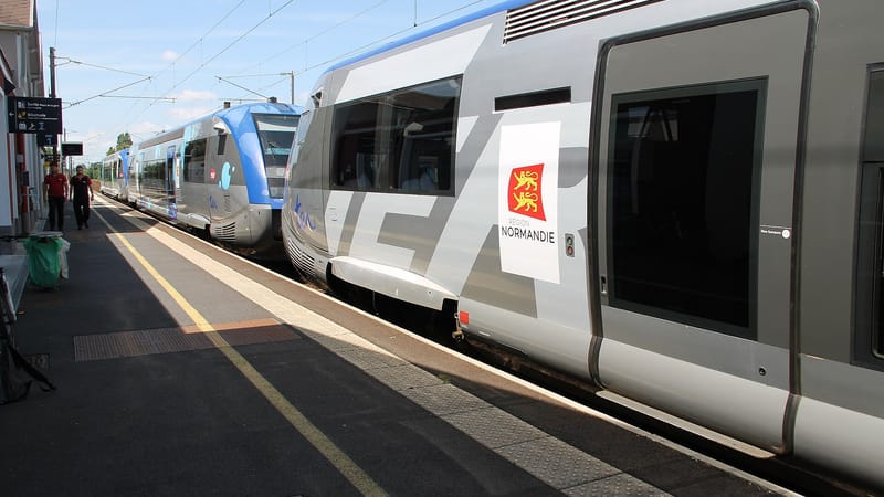 Yvetot — Autorails X 73500 en gare dYvetot