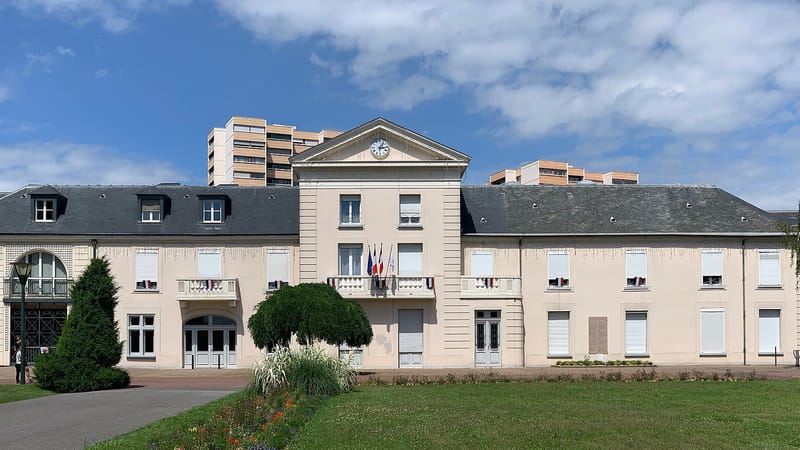 Chelles — Hôtel ville Chelles Seine Marne 19